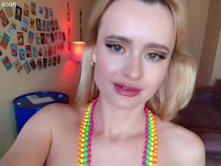 Miss Miracle webcam model stream image