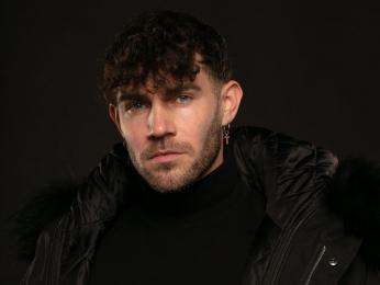 alphahhunk webcam model stream image