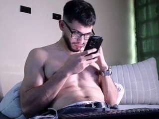 phantom-bigger1 webcam model stream image