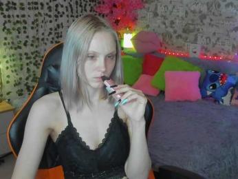 GinaGinaLove webcam model stream image