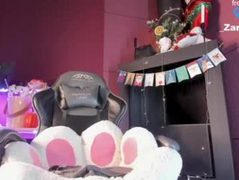 honey_pinkgreen webcam model stream image