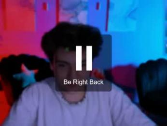 travis_wolf_ webcam model stream image