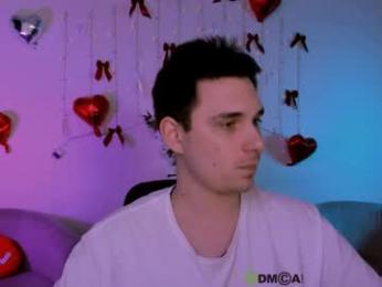travis_wolf_ webcam model stream image