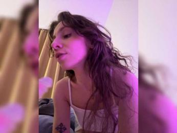 Bonne-Aurore webcam model stream image