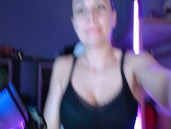 QWEENII webcam bongacams model stream image