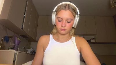 RubyeStrande webcam model stream image