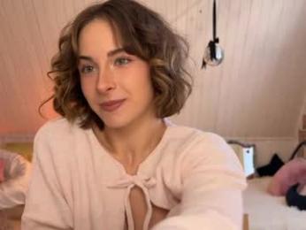 uwunikaa webcam model stream image