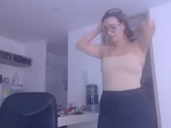 LovePaula webcam model stream image