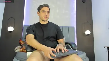 Liam_walk_ webcam model stream image