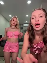 elloriah webcam model stream image