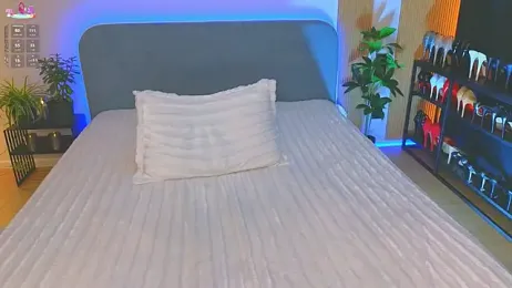 Kira_from_UA webcam model stream image