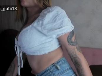 danii_rose webcam model stream image