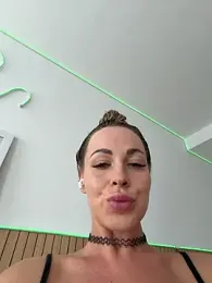 streetdoll webcam model stream image