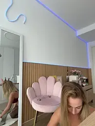 streetdoll webcam model stream image