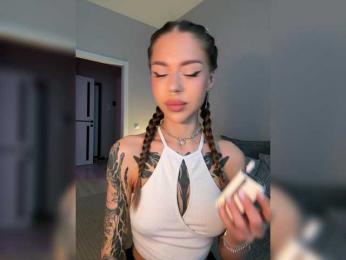 Kris- webcam bongacams model stream image