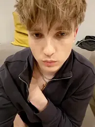 Paradeevich_And webcam model stream image