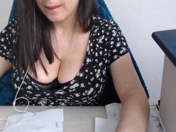 CrazyTitsBest webcam model stream image
