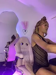 Mia_royal webcam model stream image