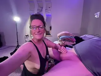 1Lustfully_yours webcam model stream image