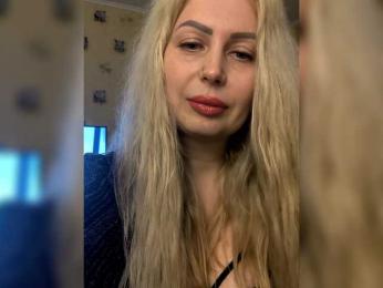 SweetJulia21 webcam model stream image