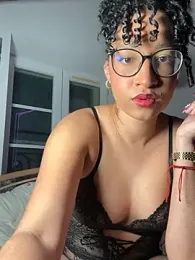 Lauyako_974 webcam model stream image