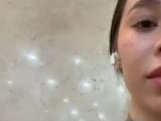 emily-mills1 webcam camsoda model stream image