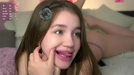 AmiLewis webcam stripchat model stream image