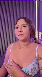 MiaPetit_ webcam model stream image