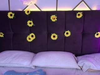 aleaurarashi webcam model stream image