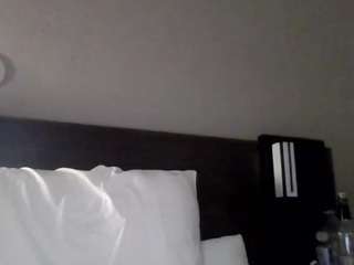 tallhungcloudyy webcam model stream image