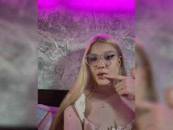 doggy-uwu1 webcam bongacams model stream image