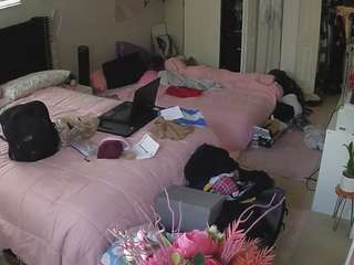 voyeurcam-house-charleys-room webcam camsoda model stream image