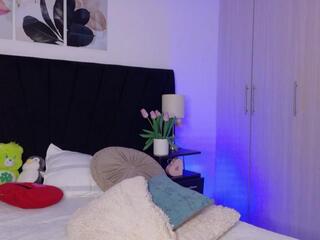 Danile Hensen webcam model stream image