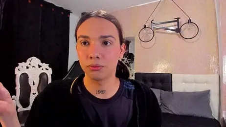 Almaazz webcam model stream image