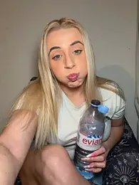 Strongqueen webcam model stream image