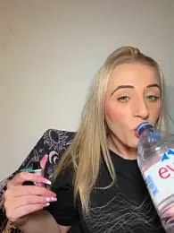 Strongqueen webcam model stream image