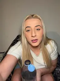 Strongqueen webcam model stream image