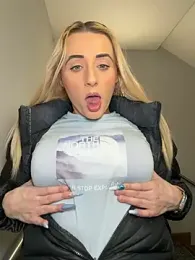 Strongqueen webcam model stream image