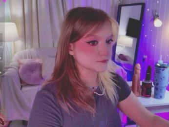 CrazyWine webcam model stream image