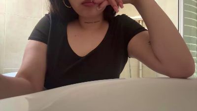 Monse9 webcam model stream image