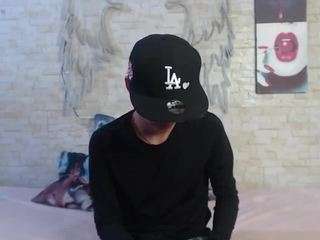 axelmilokairodyerear webcam model stream image