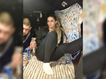 SweetCoople webcam model stream image