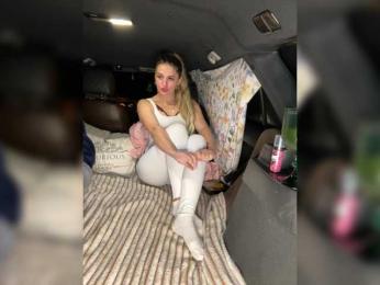 SweetCoople webcam model stream image