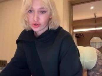 golden_alinee webcam chaturbate model stream image