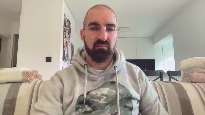 v1c70r1985 webcam cam4 model stream image