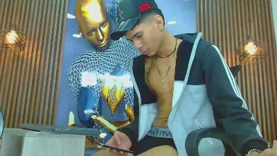 SkinnycuteAlyer webcam model stream image