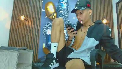 SkinnycuteAlyer webcam model stream image