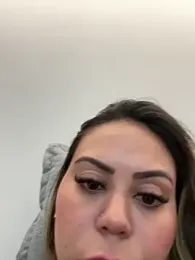 lariic webcam model stream image