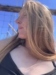 GoldenFlameGoddess webcam model stream image