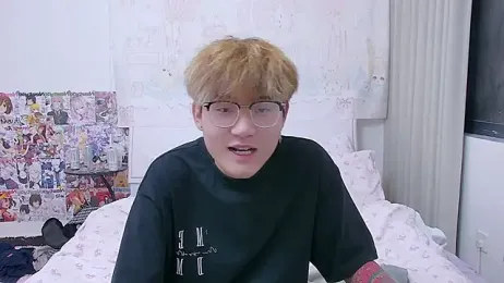 KK-cuteboy webcam model stream image